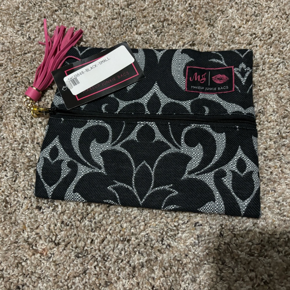 Makeup Junkie small bag. New, Tags attached